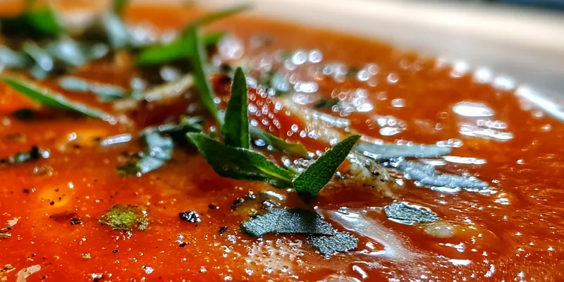 Rich &amp; Creamy Tomato Basil Soup